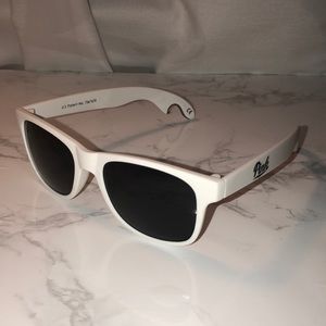 VS PINK Bottle-Cap Opener Sunglasses